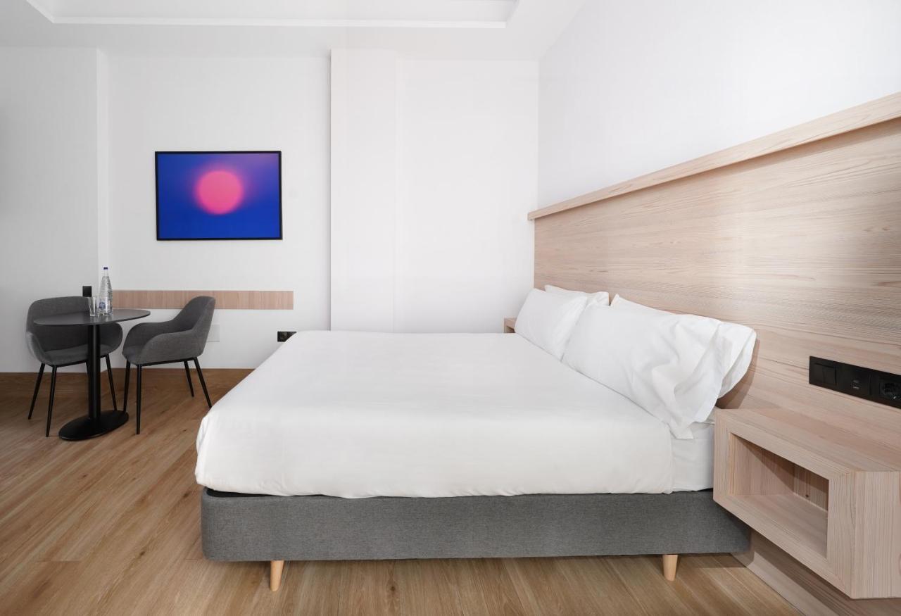 Medium Studio with Kitchenette - Accessible
